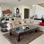 Fabulous Architect By The W/sea View! Villa